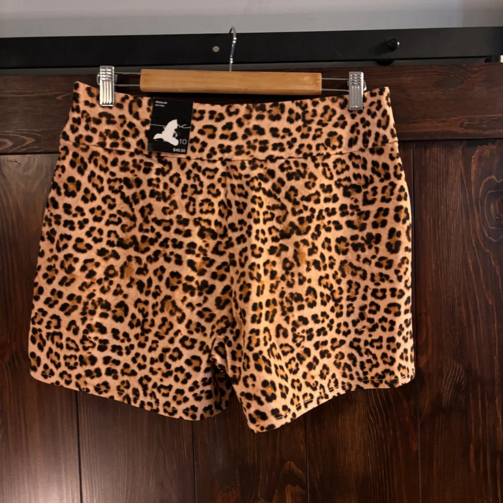 I.N.C. International Concepts Women's Leopard Mid-Rise Pull-On Shorts NWT - Picture 5 of 7
